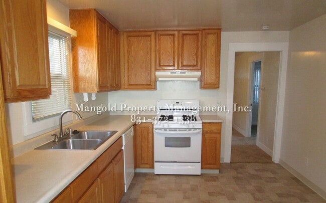 Building Photo - Charming 2-Bed 1-Bath Home with Beautiful ...