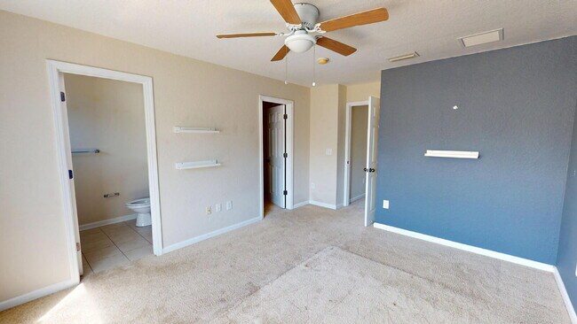 Building Photo - "Charming 2-Bed, 3-Bath Townhouse Retreat in Jacksonville - 1,176 Sq. Ft. of Comfort and Style!"