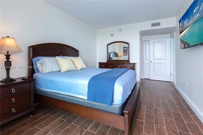 Building Photo - 1250 S Miami Ave