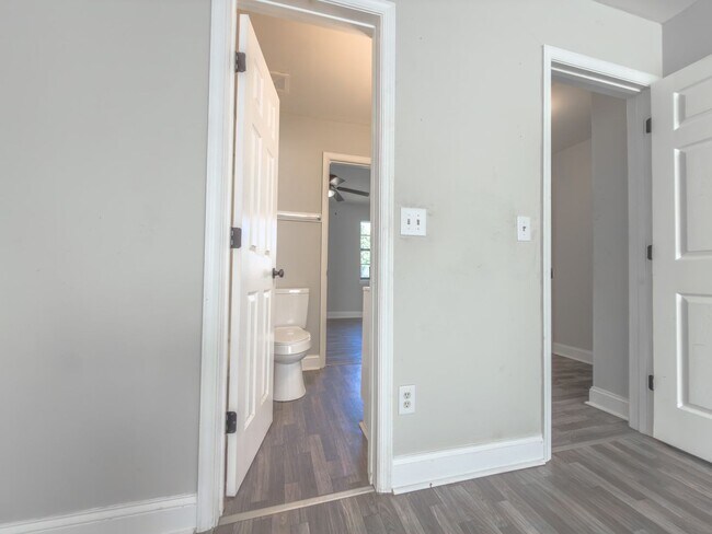 Building Photo - 2BR Townhome in West Ashley – Prime Location & Fresh Updates!