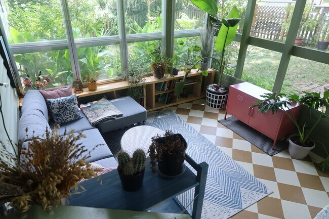 Building Photo - 9802 Brightlea Dr