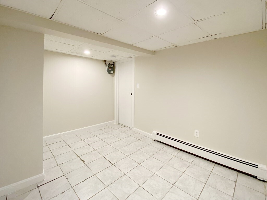 Building Photo - 186 Chelsea St