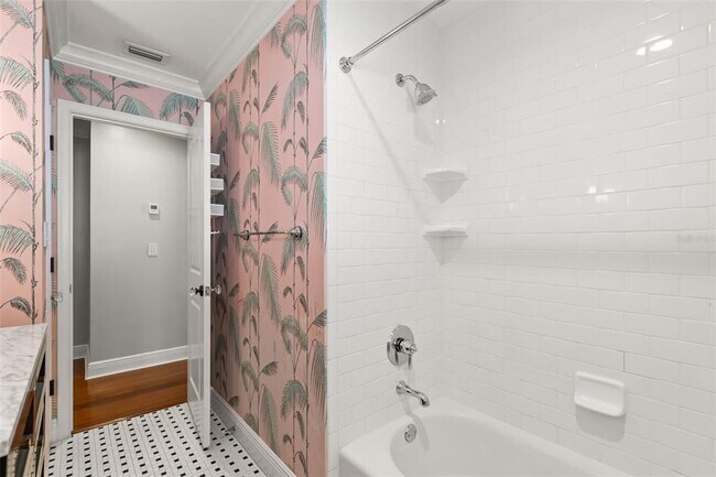 Building Photo - 2220 Vía Tuscany