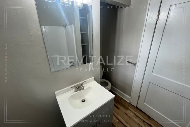 Building Photo - Beautiful Renovated 3 Bedroom/2 Bathroom H...