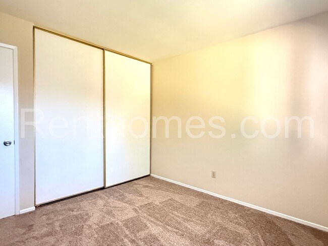 Building Photo - 9970 Dichondra Pl