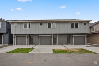 Building Photo - 3 bedroom 2.5 bathroom End Unit Modern Tow...