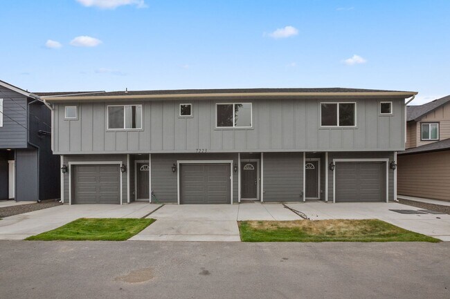 Primary Photo - 3 bedroom 2.5 bathroom End Unit Modern Tow...