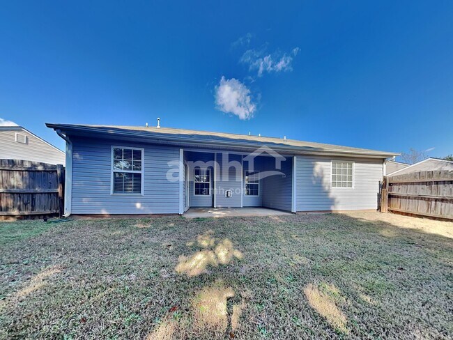 Building Photo - 12 Comesee Ct