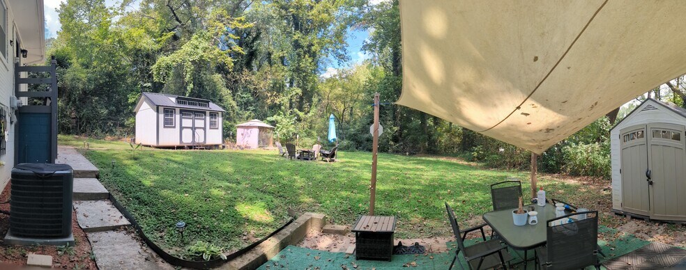 Massive outdoor space. - 3182 Latona Dr SW