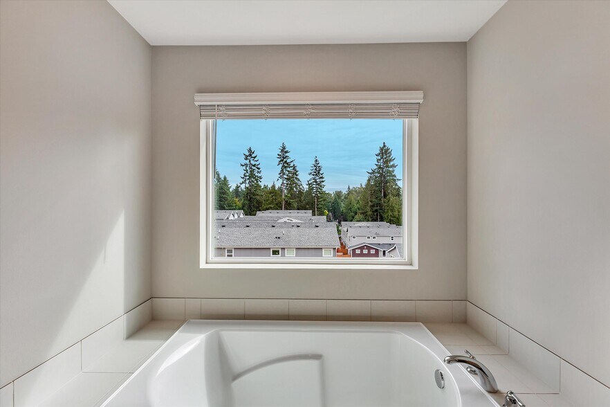 Building Photo - 18825 13th Ave W