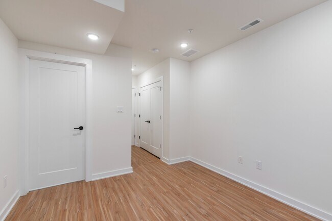 Building Photo - 810 W Norris St