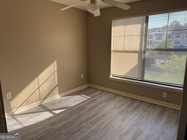 Building Photo - 211 North Ave