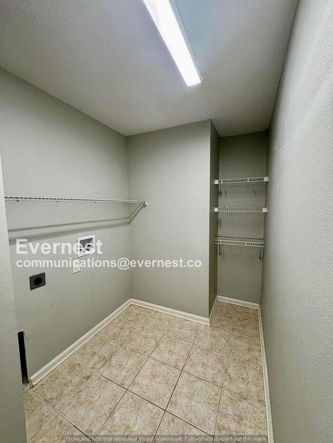 Building Photo - 4 Bed/2 Bath Home with Garage / Pet-Friendly / Coming Soon!