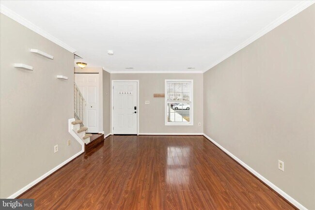 Building Photo - 584 Cotswold Ct