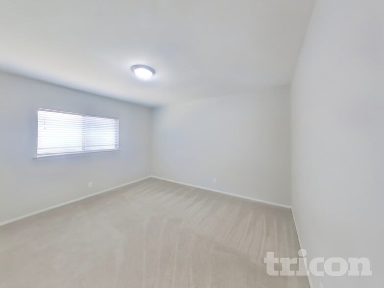 Building Photo - 7606 Chatsworth