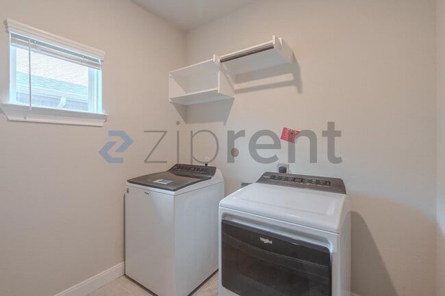 Building Photo - Unit