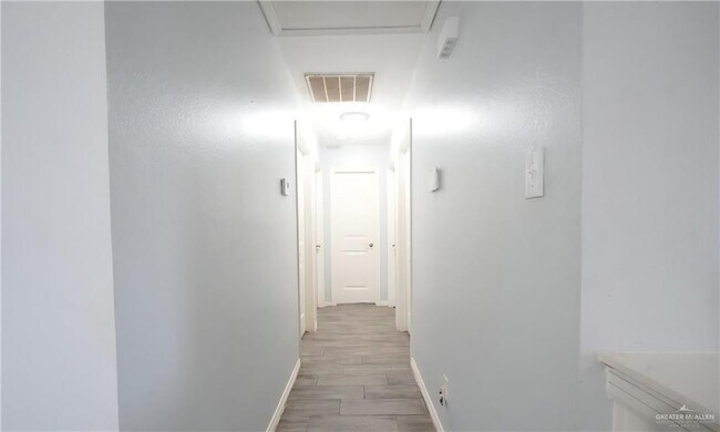 Building Photo - 12 Aggassi Dr