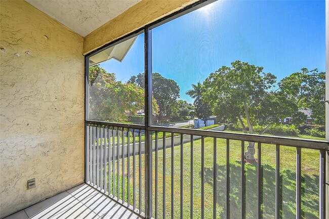 Building Photo - 719 Gardens Dr