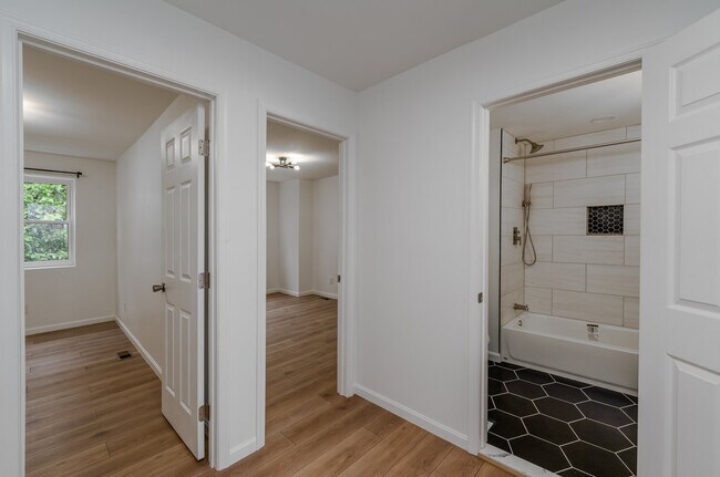 Building Photo - 5120 Queensberry Ave