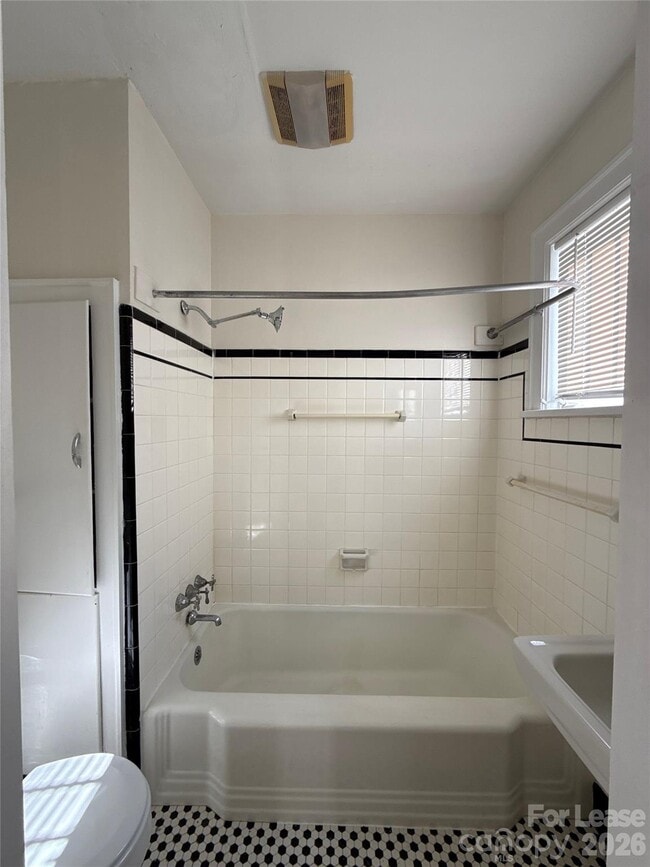 Building Photo - 1133 Princeton Ave