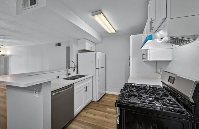Building Photo - Updated 2 Bedroom Condo in Loma Linda