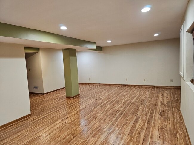 Building Photo - 2017 Thornwood Cir