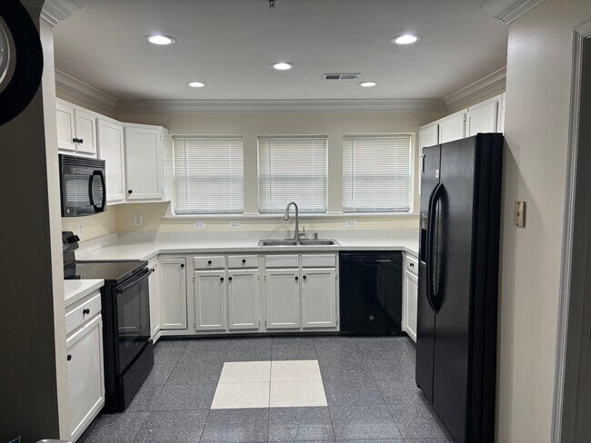 Building Photo - 4150 Crab Apple Ct