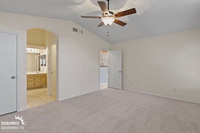 Building Photo - Charming 3Bdm 2Ba Home with Private Backyard!