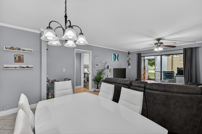 Building Photo - 2200 S Cypress Bend Dr