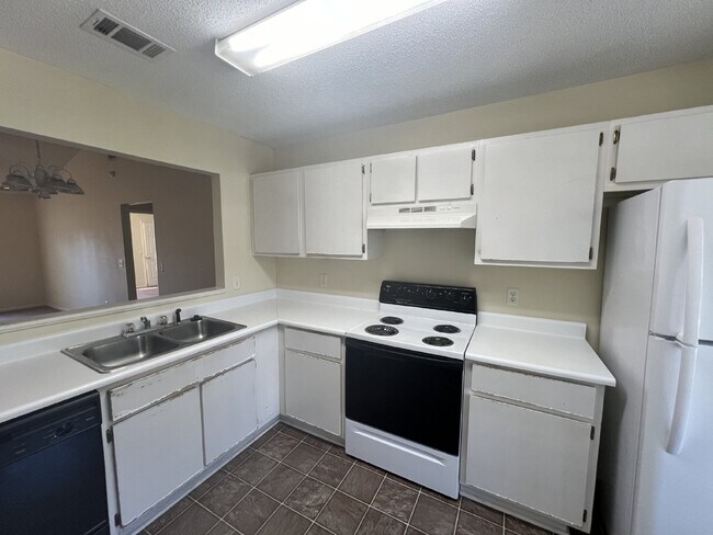 Building Photo - Apartment for Rent