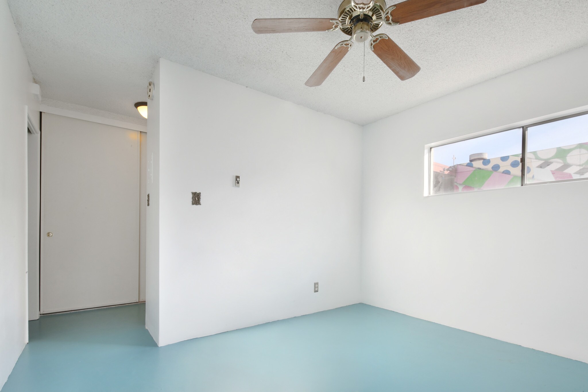 Corner unit bedroom with ceiling fan, AC. - 250 Linden Ave