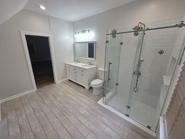 Building Photo - "3-Bed Home on Briarwood Rd: Spacious 1895...