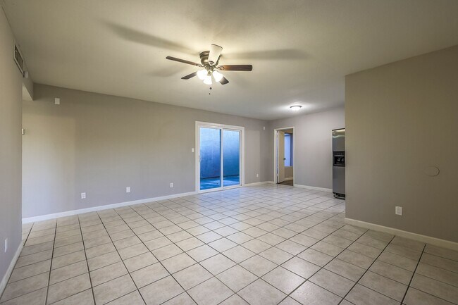Building Photo - 2611 E Maryland Dr