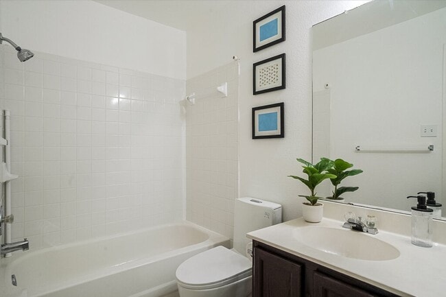 Building Photo - 14817 Single Trce