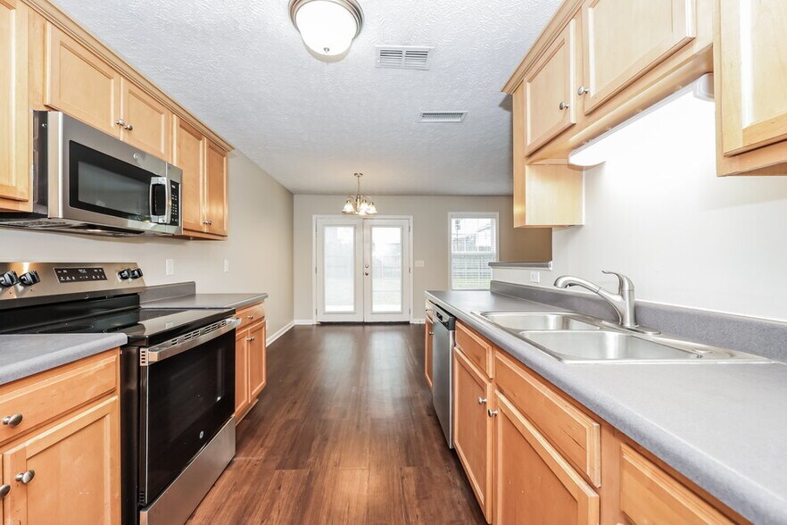 Building Photo - 1243 Lasalle Dr