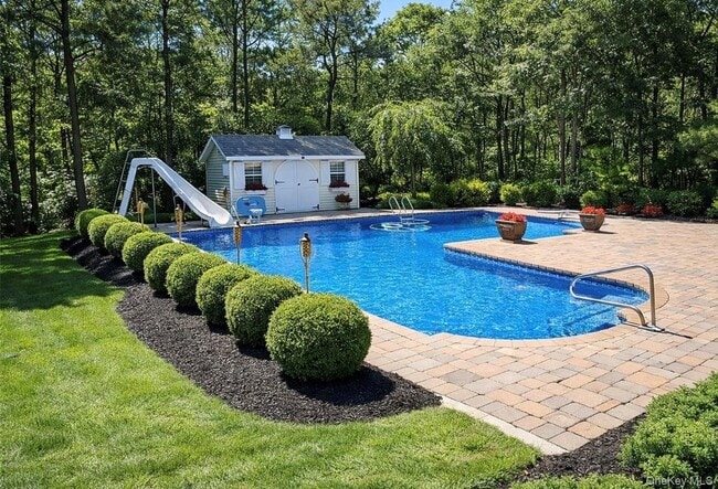 Building Photo - 10 Messina Ave