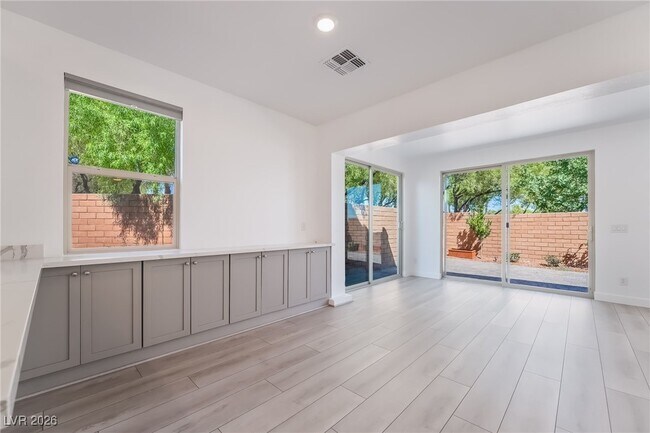 Building Photo - 10784 Glowing Dawn Ave