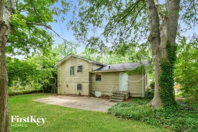 Building Photo - 5674 Sandhurst Dr