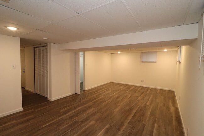 Building Photo - 517 Maple St