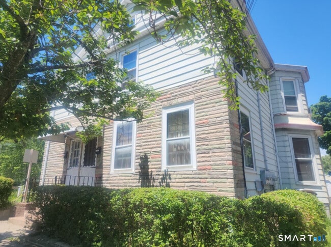 Building Photo - 166 College St