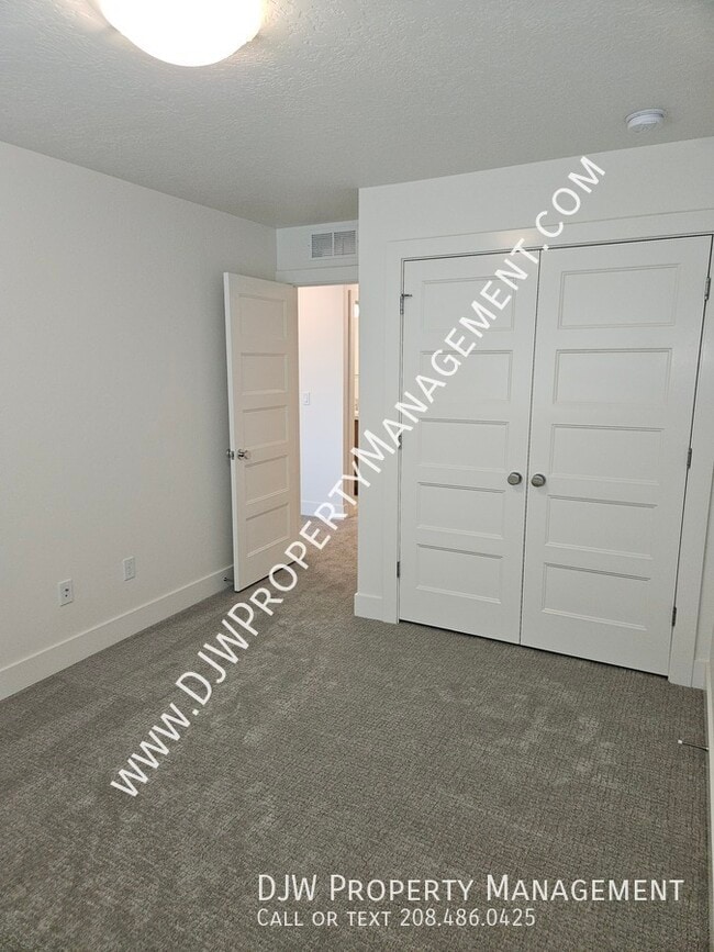 Building Photo - 1199 N Webb Wy