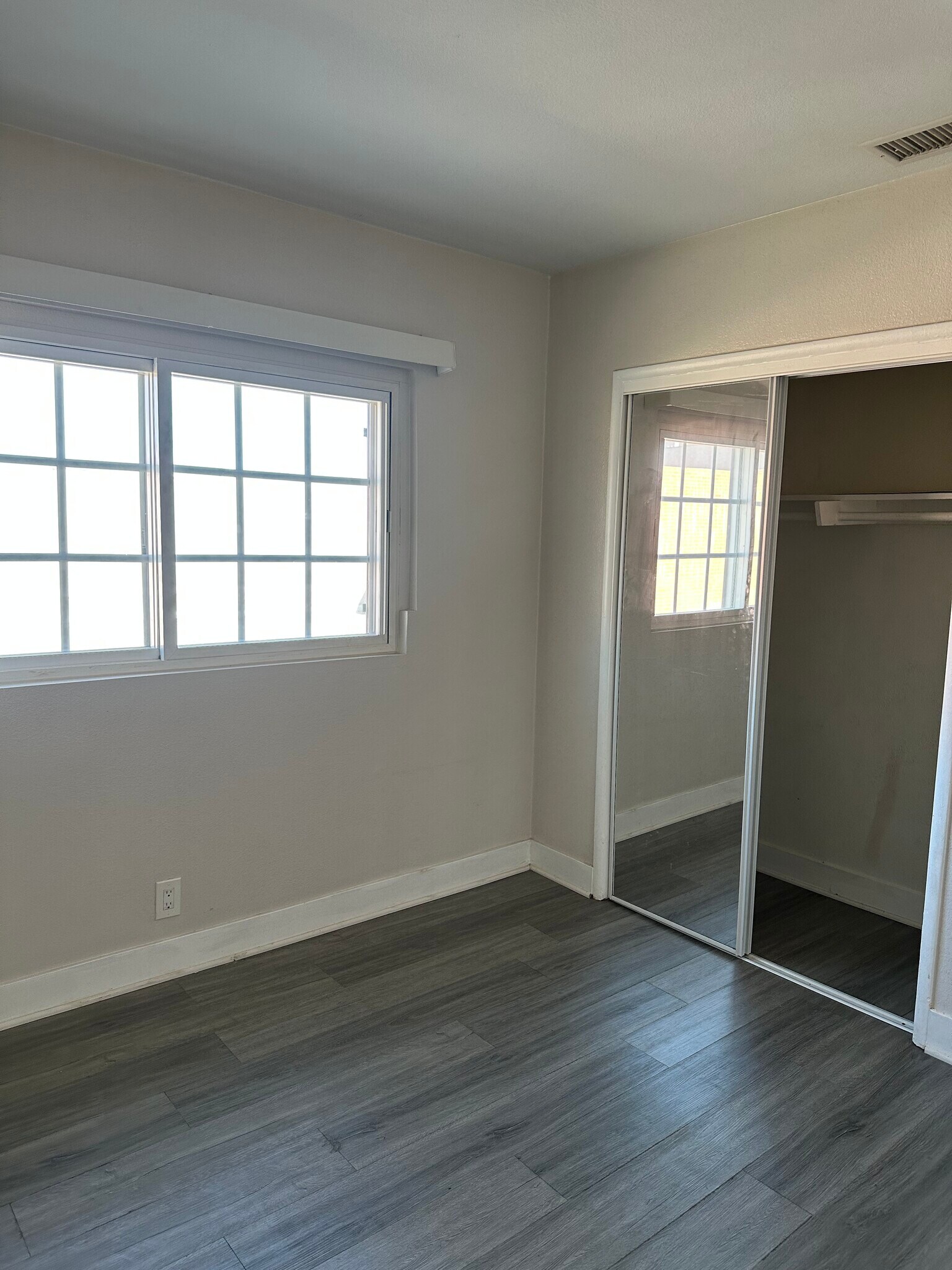 Building Photo - 11801 Hart St