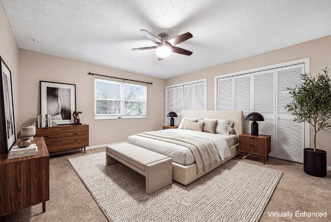 Building Photo - GREAT LOCATION 2BED 2BATH! FENCED IN YARD!