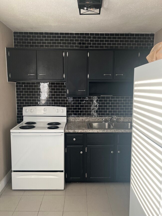 Building Photo - 3341 Parkcrest Ln