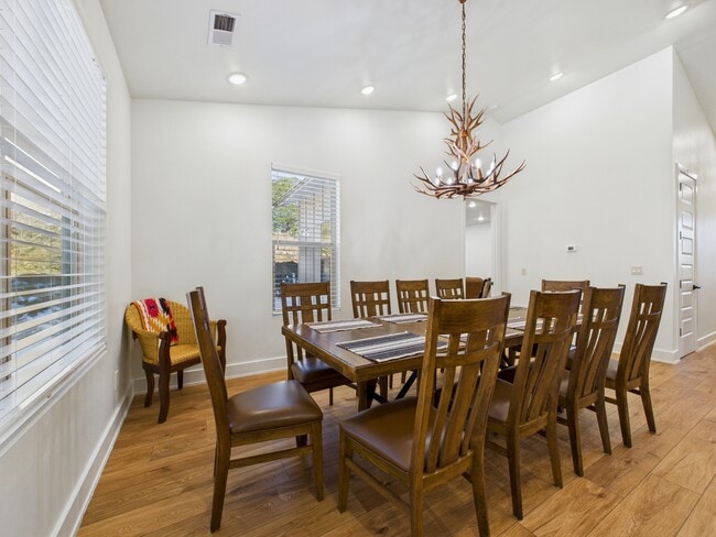 Building Photo - 113 Coker Ln