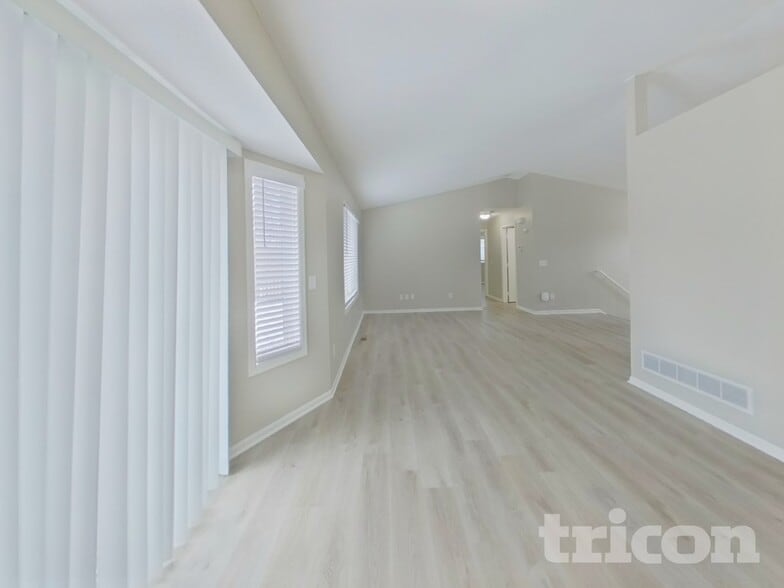 Building Photo - 14098 Yosemite Ave S