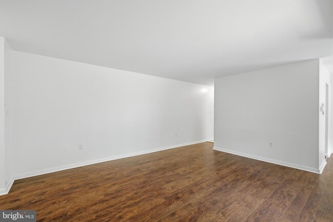 Building Photo - 1521 Colonial Dr