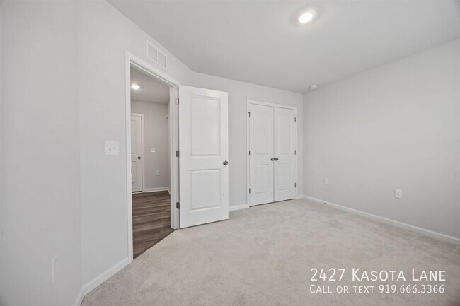 Building Photo - 2427 Kasota Ln