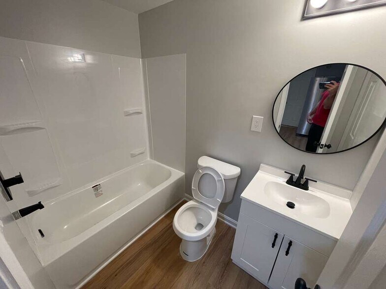 Building Photo - 8025 Diving Cliff Ln