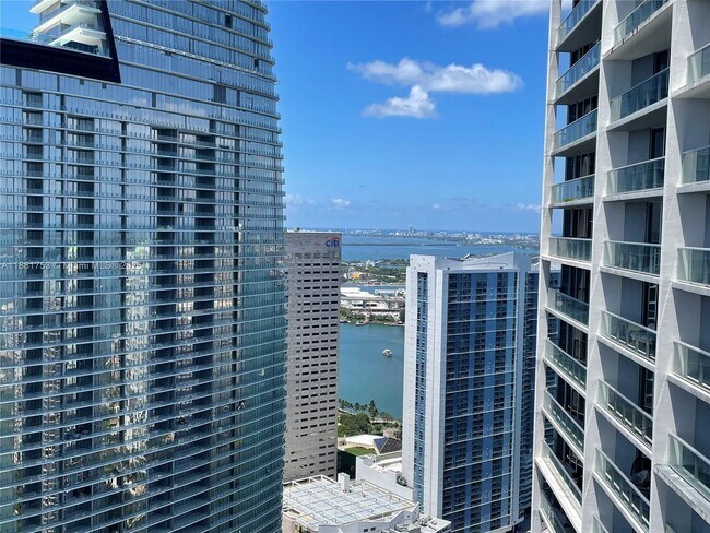 Building Photo - 475 Brickell Ave